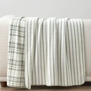 (5)Casual Living Reversible Luxe Plush Throw